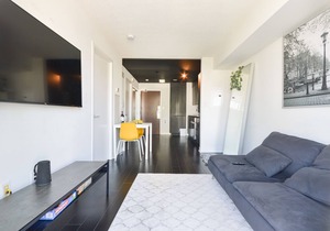 Enjoy a beautiful condo located at the heart of Downtown Toronto