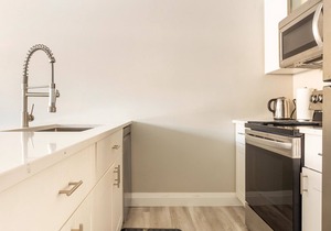ENTIRE 2 BEDROOM APARTMENT DOWNTOWN