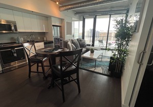 Executive Luxury 2 bed Spacious Downtown WIFI laundry