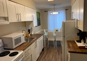 Family Friendly Townhome Close to Royal Alex & DT