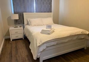 Family Friendly Townhome Close to Royal Alex & DT