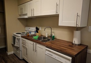 Family Friendly Townhome Close to Royal Alex & DT