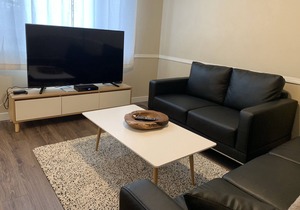 Family Friendly Townhome Close to Royal Alex & DT