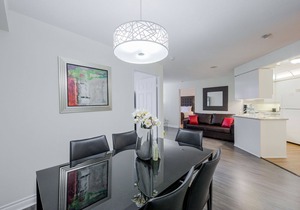 Family of 6 Bay St. 2Bedroom 2Bath Condo FREE Parking WALK to Sick Kids Hospital