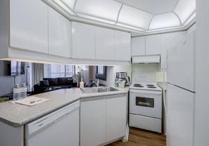 Family of 6 Bay St. 2Bedroom 2Bath Condo FREE Parking WALK to Sick Kids Hospital