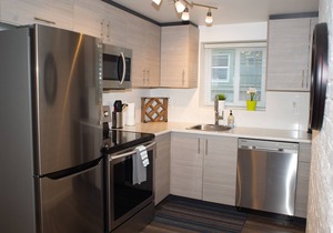 Fernwood House - Renovated Modern One Bedroom ★ ★ ★ ★ ★