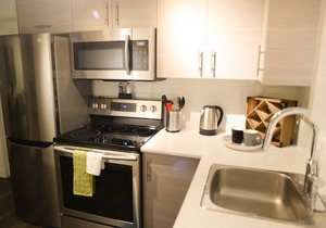 Fernwood House - Renovated Modern One Bedroom ★ ★ ★ ★ ★