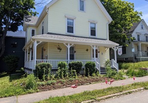 Flamingo Suite (Downtown Wolfville)