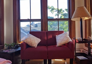 Flamingo Suite (Downtown Wolfville)
