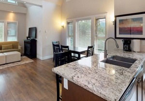 Four Bedroom Penthouse Suite with Mountain View - Harrison Lake View Suites