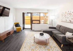 Free Parking! One-bedroom suite w/ patio & laundry