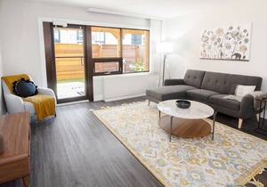 Free Parking! One-bedroom suite w/ patio & laundry