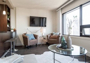Free Parking & Wi-Fi! One Bedroom Suite Downtown