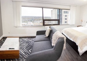 Free Parking & Wi-Fi! Stunning Studio Suite