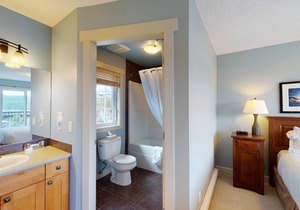 Fully-equipped 2 Bedroom Townhome, Sleeps 8