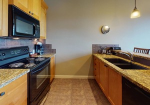 Fully-equipped 2 Bedroom Townhome, Sleeps 8