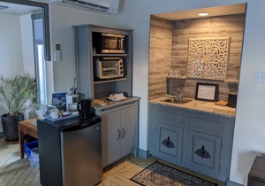 Gaspereau Suite - 2 Seat Jacuzzi, KingBd, Downtown