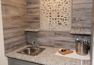 Gaspereau Suite - 2 Seat Jacuzzi, KingBd, Downtown