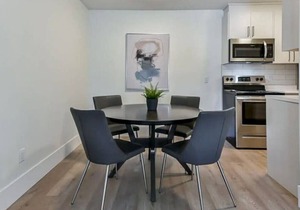 Gateway Furnished Apartments Suite Thirteen