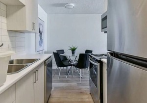 Gateway Furnished Apartments Suite Fourteen