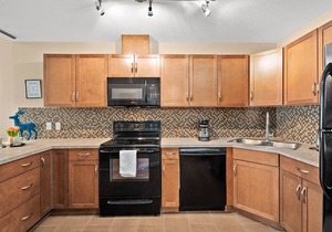 GLOBALSTAY . Modern DT Condo. Balcony. Free Parking. Gym.