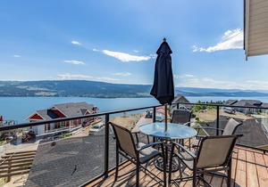 Gorgeous 3 Bedroom Lake View Cottage at La Casa