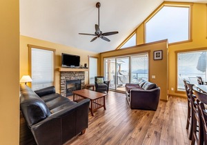 Gorgeous 3 Bedroom Lake View Cottage at La Casa