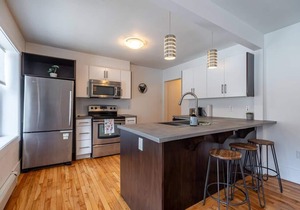 Gorgeous & Sunny Executive Suite, AC