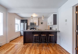 Gorgeous & Sunny Executive Suite, AC