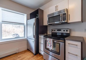 Gorgeous & Sunny Executive Suite, AC