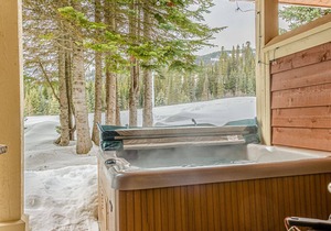 Ground floor 2 bedroom condo, very close to ski-in/out trails