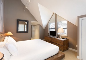 Guest Favourite w/ Ski-In-Out Access, Hot Tub