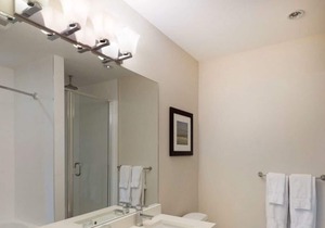 Harrison Lake View Suites - Two Bedroom Lake View Suite 2