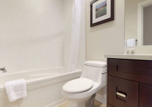 Harrison Lake View Suites: Three Bedroom Grand Suite with MountainView (1)