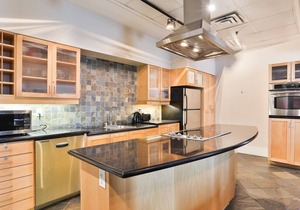 Heart of downtown Toronto, furnished 2 BR Premium Deluxe Suite