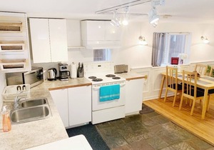 heart of Kitsilano area, 5 mins walk to kits beach