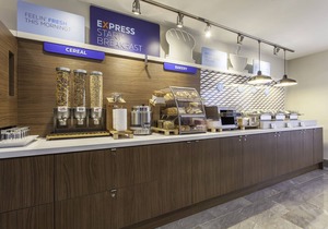 Holiday Inn Express & Suites Mississauga-Toronto Southwest, an IHG Hotel