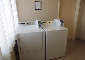 Holiday Inn Express & Suites Mississauga-Toronto Southwest, an IHG Hotel