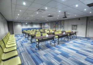 Holiday Inn Express & Suites Toronto Airport West