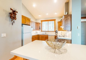 Homey mountain condo w/ski-in/ski-out access, private hot tub & free WiFi