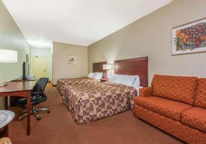 Howard Johnson by Wyndham Toronto Downtown West