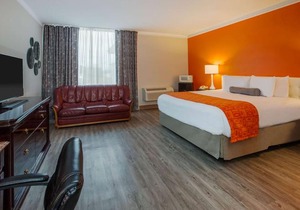 Howard Johnson Plaza Hotel by Wyndham Windsor