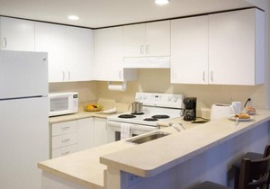 Just Minutes to Old Port! 3 Classy Units, Shopping & Dining, Full Kitchens