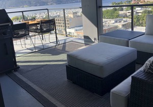 Kelowna Executive condo overlooking the Lake!!!