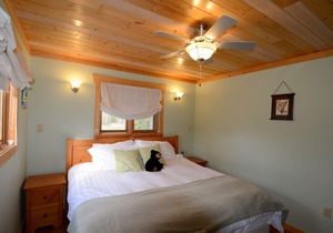 Kicking Horse Kabins - LUXURY LOGHOME WITH HOT TUB