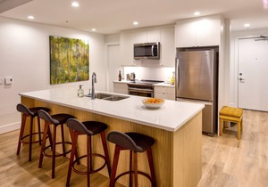 King's Balcony, Downtown Sidney, New spacious 2 bedroom condo, 90 day minimum.