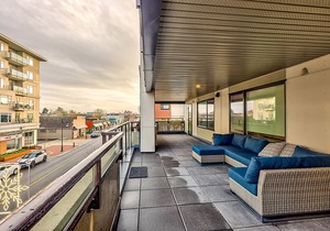 King's Balcony, Downtown Sidney, New spacious 2 bedroom condo, 90 day minimum.