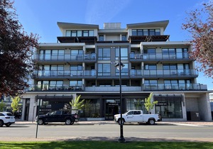 King's Balcony, Downtown Sidney, New spacious 2 bedroom condo, 90 day minimum.