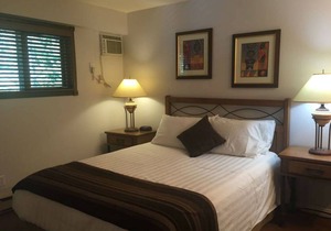 Lake Okanagan Resort, 1 bedroom condo, lake front, steps to beach.
