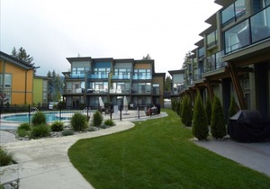 Lakefront Modern & Luxurious 2 Bedroom & Loft